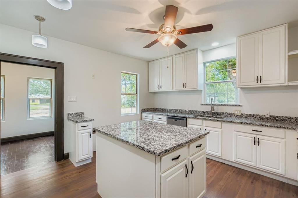 704 S Houston Street