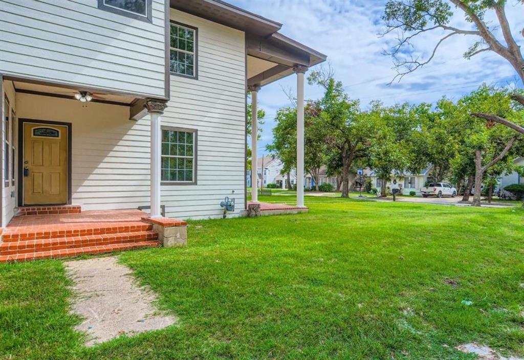 704 S Houston Street