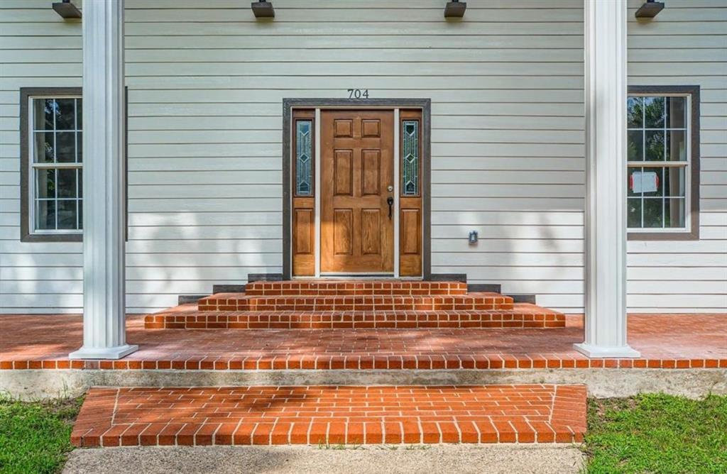 704 S Houston Street