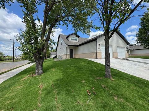 Photo of 419 W Dulin Street #419, Sherman, TX 75090 (MLS # 21237287)