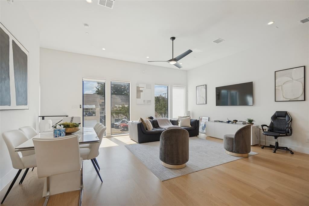4301 Bowser Avenue 104