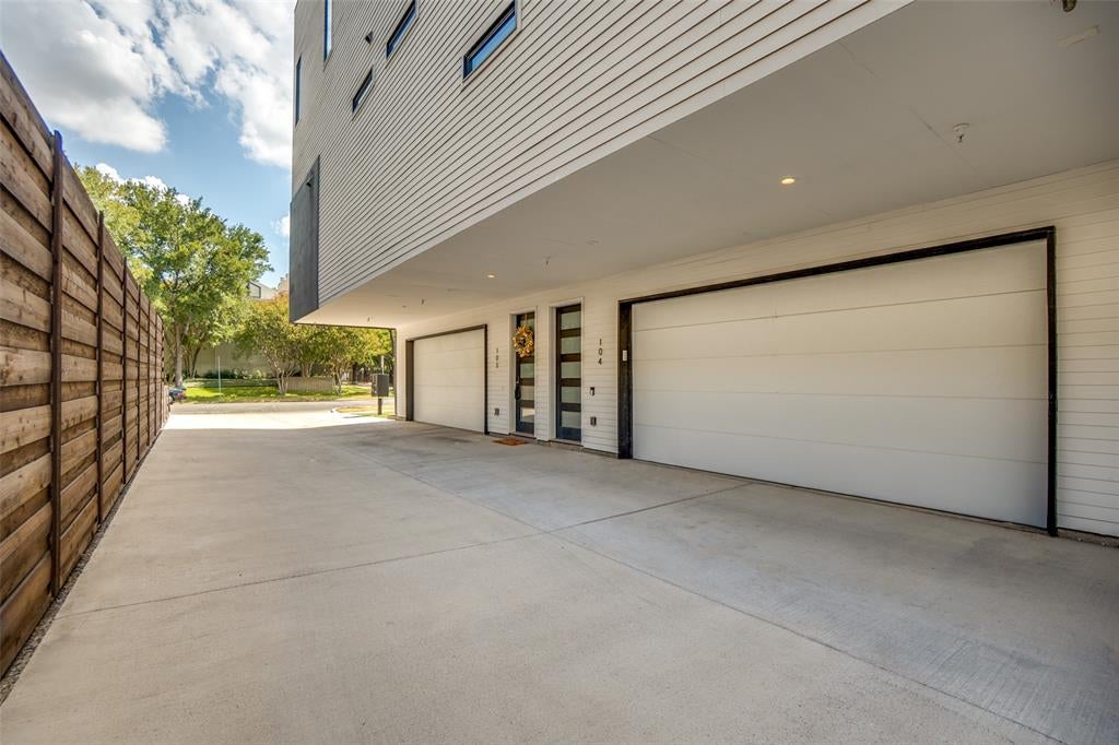 4301 Bowser Avenue 104