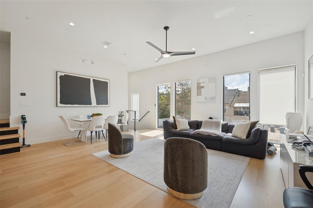 4301 Bowser Avenue 104