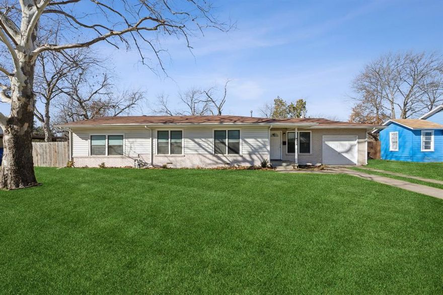 Investment Opportunity: Tenant Occupied
Spacious 4-bedroom home in Fort Worth, TX! This charming house features modern amenities such as granite countertops and stainless steel appliances in the kitchen, perfect for cooking and entertaining. The large fenced backyard offers privacy and plenty of space for outdoor activities. With washer and dryer hookups included, laundry day will be a breeze. Additionally, the large workshop space in the backyard provides ample room for storage or DIY projects. The spacious bedrooms offer comfort and relaxation for all residents. Don't miss out on this fantastic opportunity to invest in a hard to find 4 bedroom homein this area!