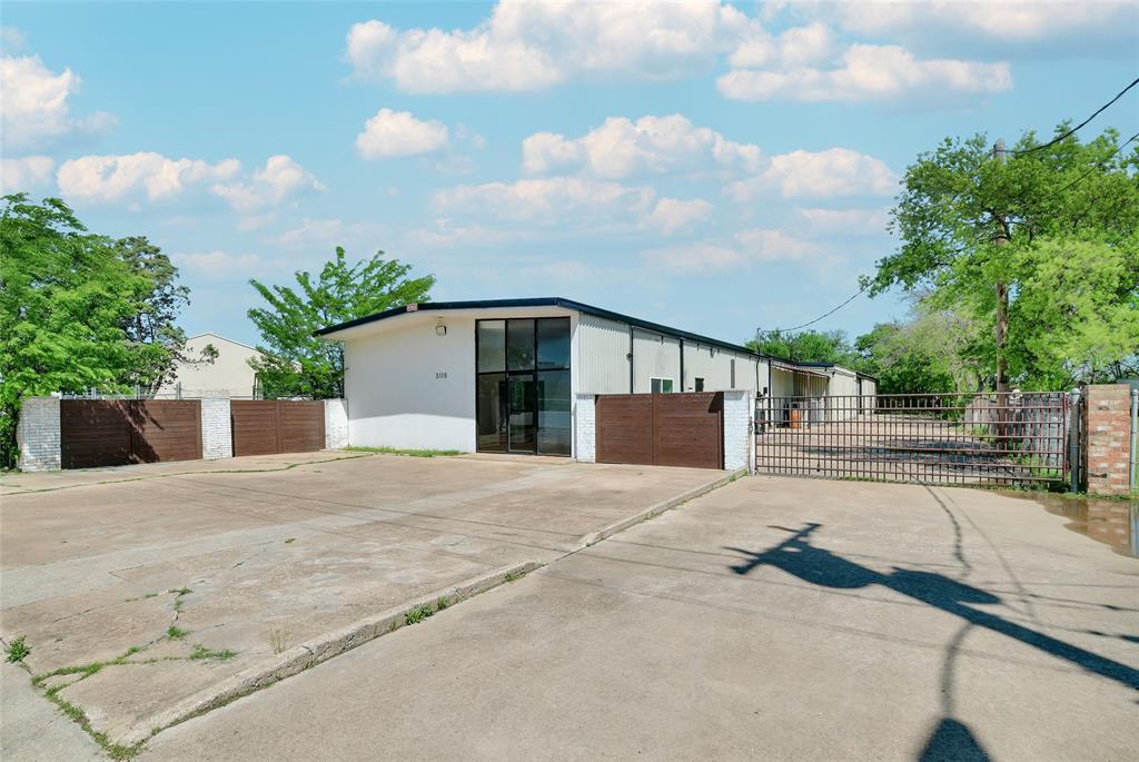 Photo 1 of 40 — 3115 Sabine Street, Forest Hill, TX 76119