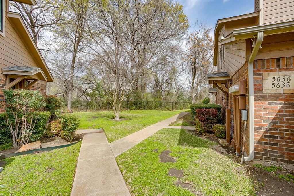 Cedar Creek Twnhms - Residential