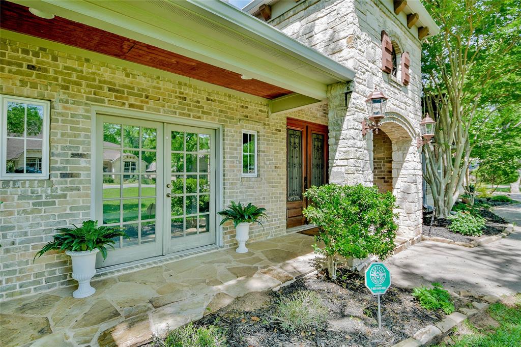 10203 Ravenswood Road
