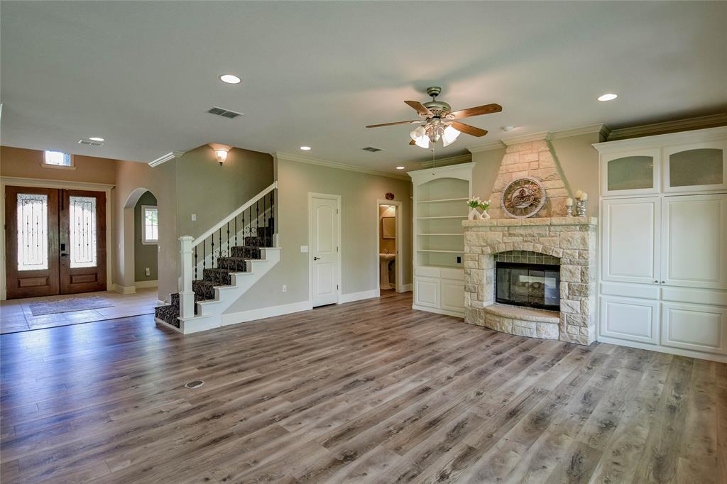 10203 Ravenswood Road