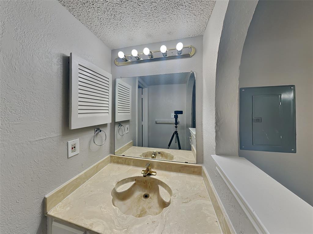 Arlington Oaks Condo - Residential Lease