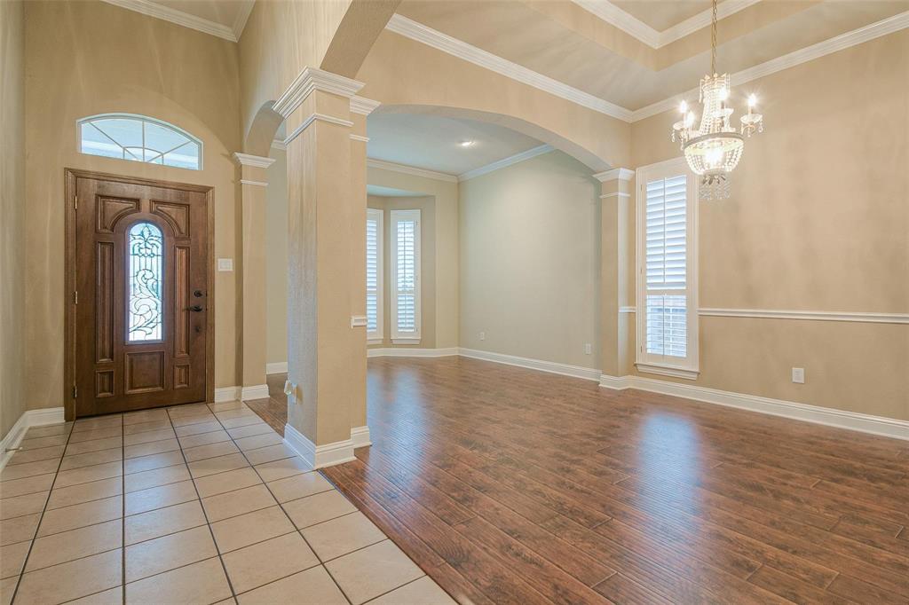 804 Cresthaven Drive