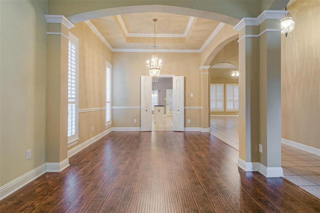 804 Cresthaven Drive