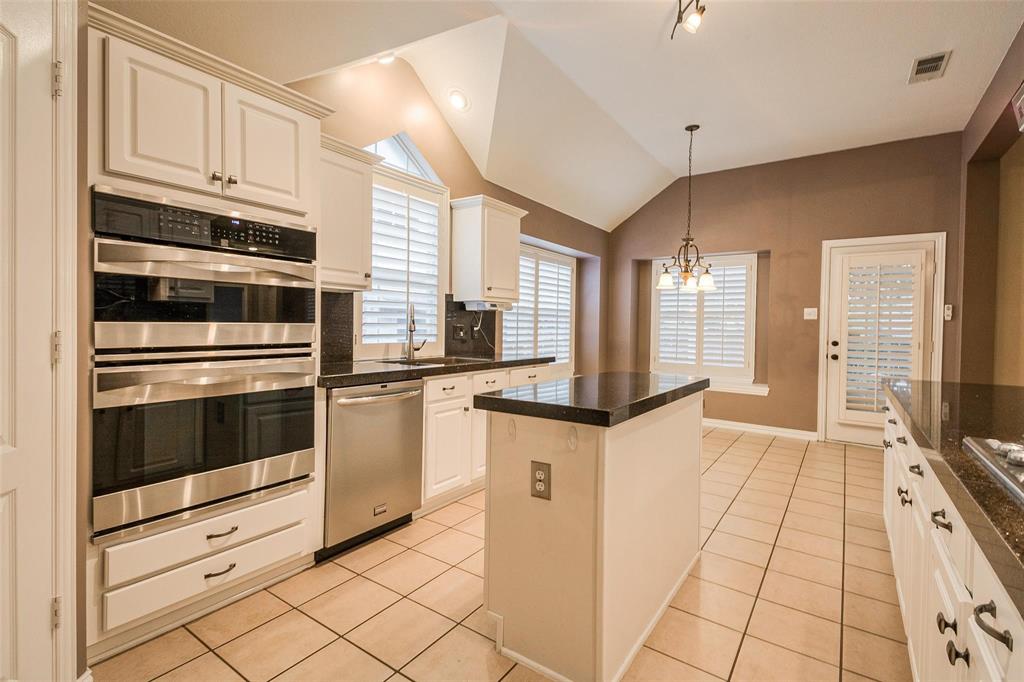 804 Cresthaven Drive