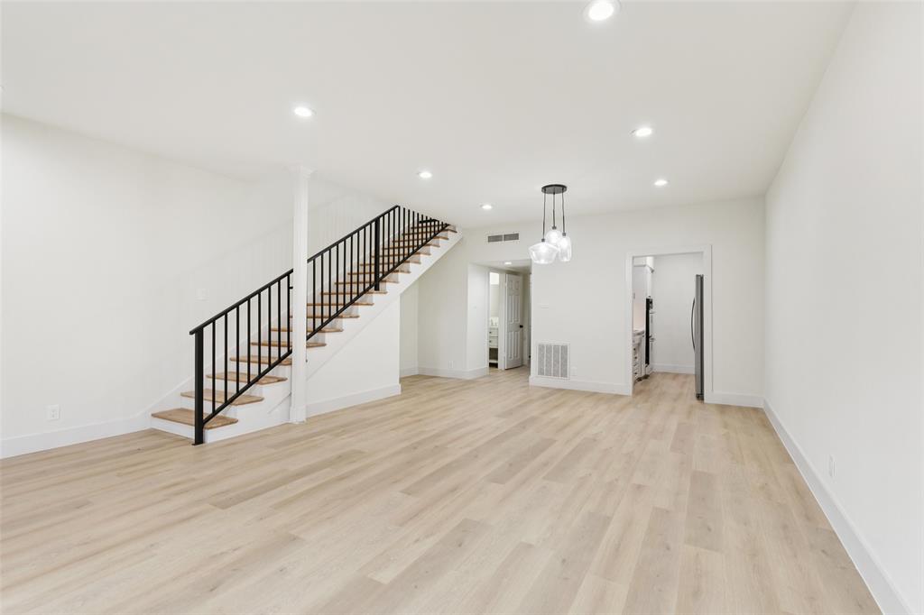 7506 W Northwest Highway 9