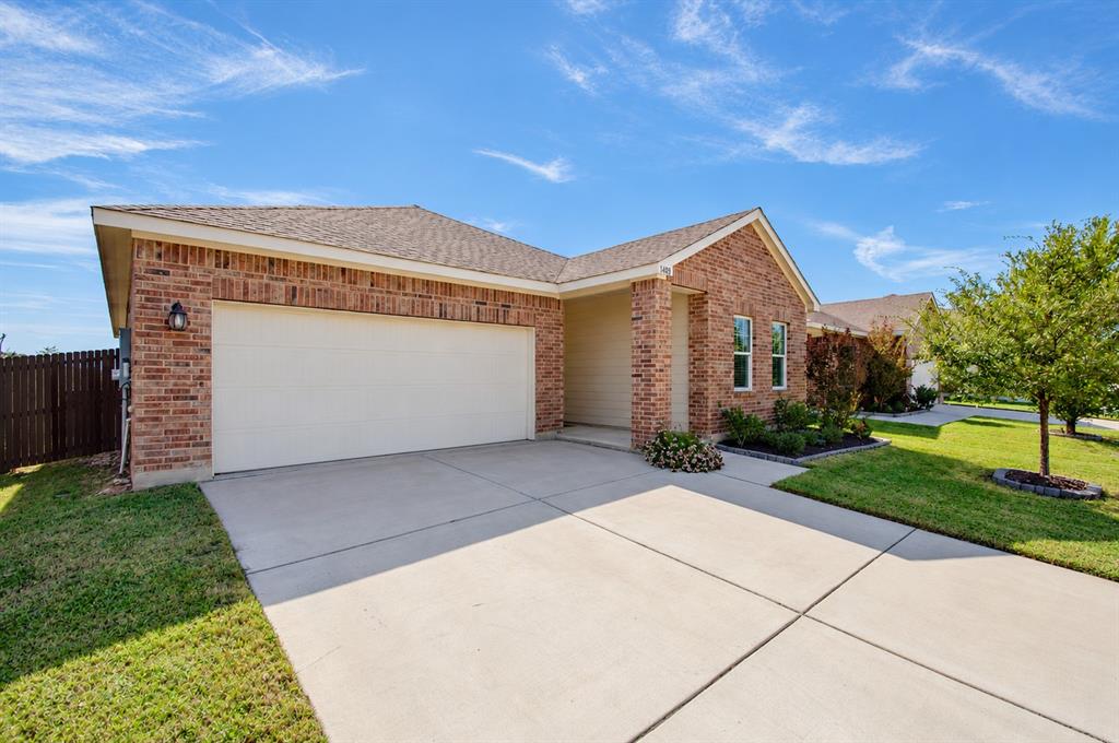 Photo of 1409 Ancer Way, Fort Worth, TX 76052 (MLS # 21420119)