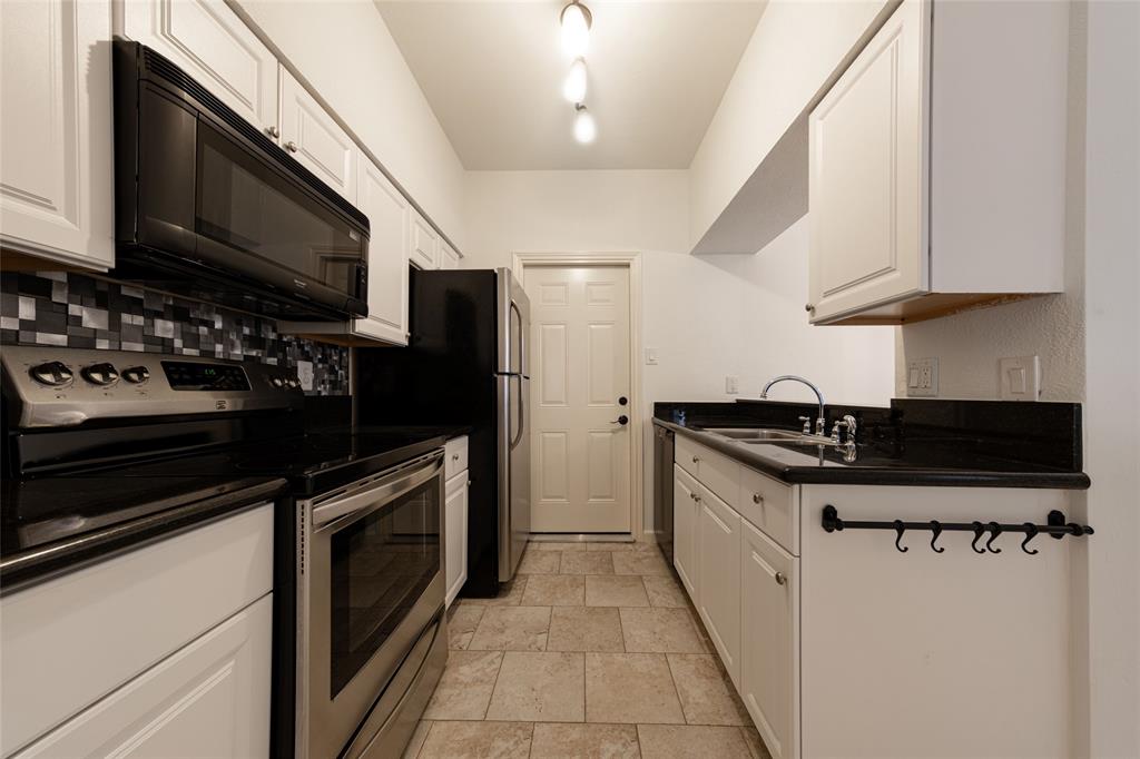 THE OAKS ON MONTFORT CONDOS - Residential