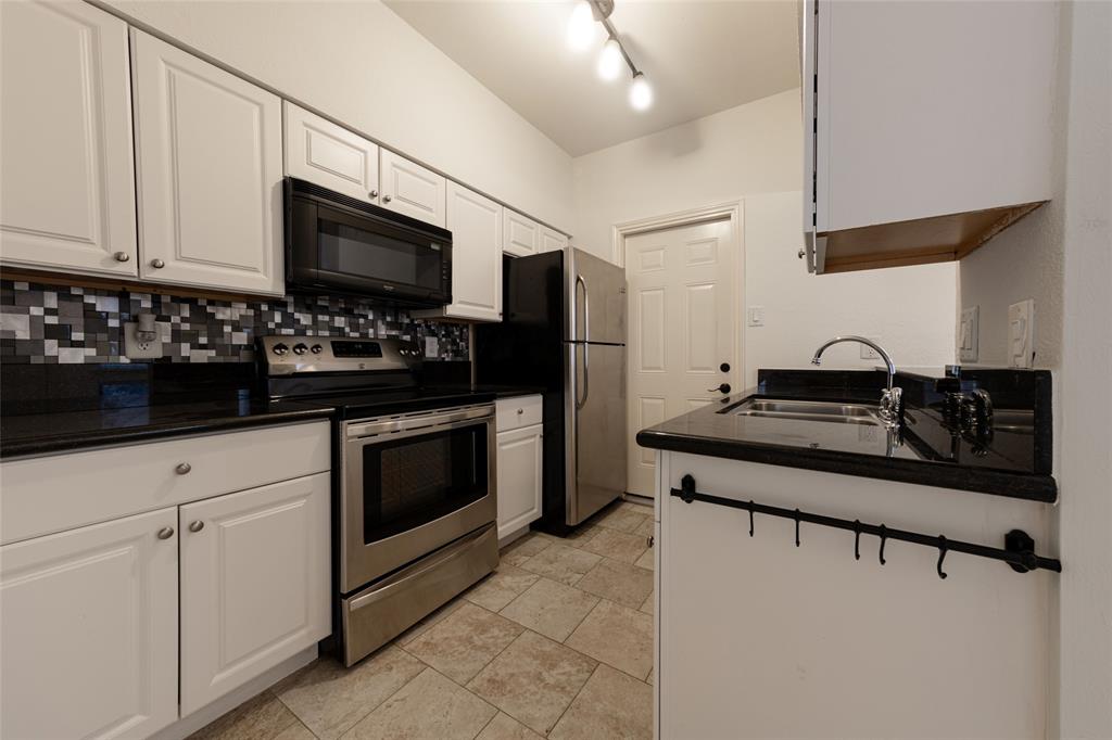 THE OAKS ON MONTFORT CONDOS - Residential