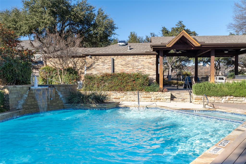 THE OAKS ON MONTFORT CONDOS - Residential