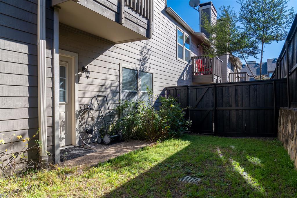 THE OAKS ON MONTFORT CONDOS - Residential