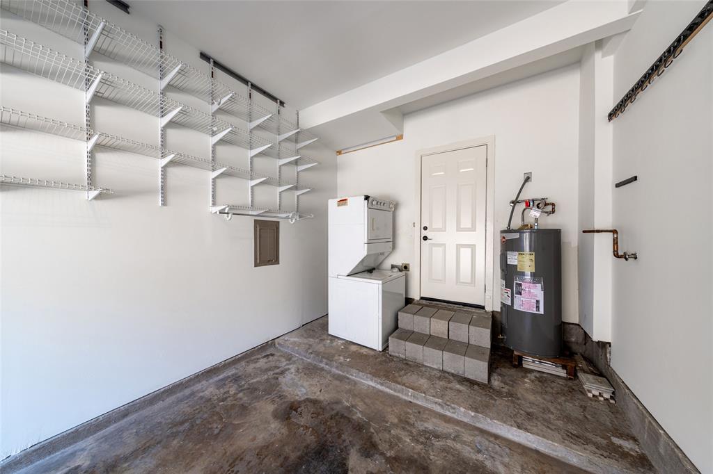 THE OAKS ON MONTFORT CONDOS - Residential