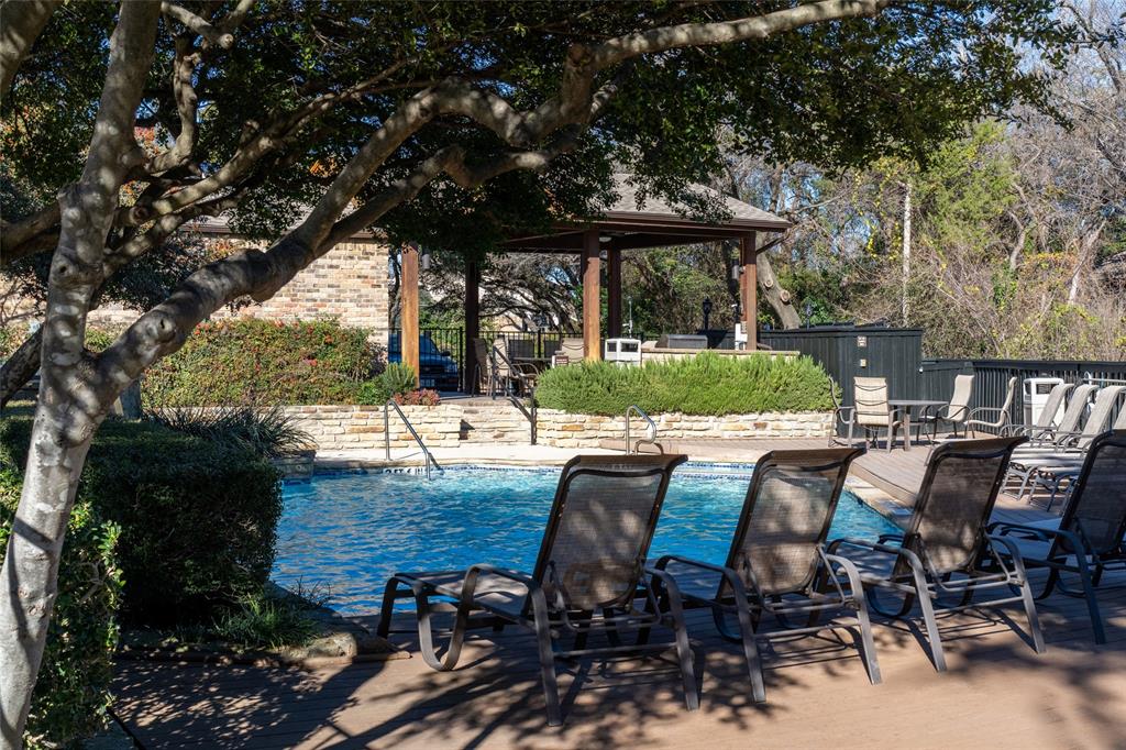 THE OAKS ON MONTFORT CONDOS - Residential