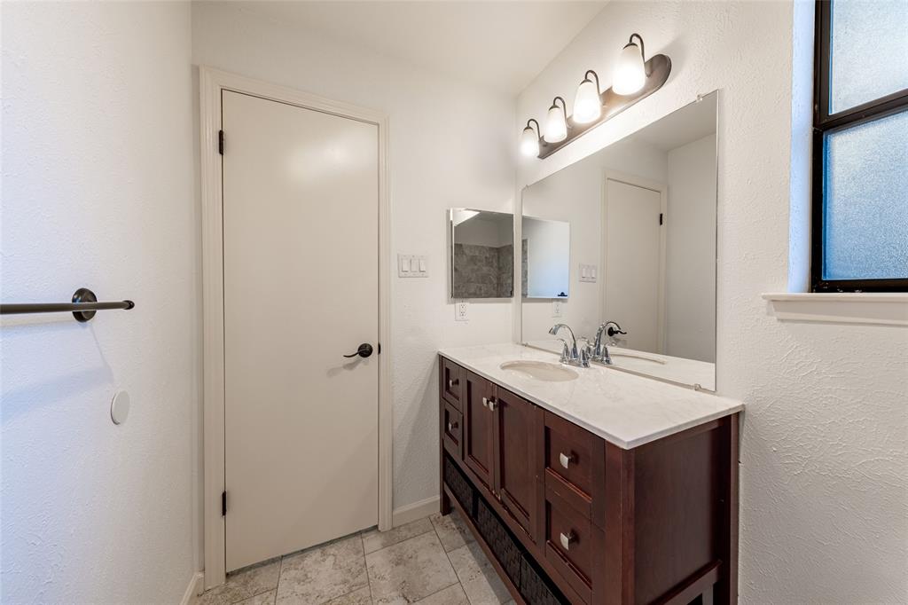 THE OAKS ON MONTFORT CONDOS - Residential