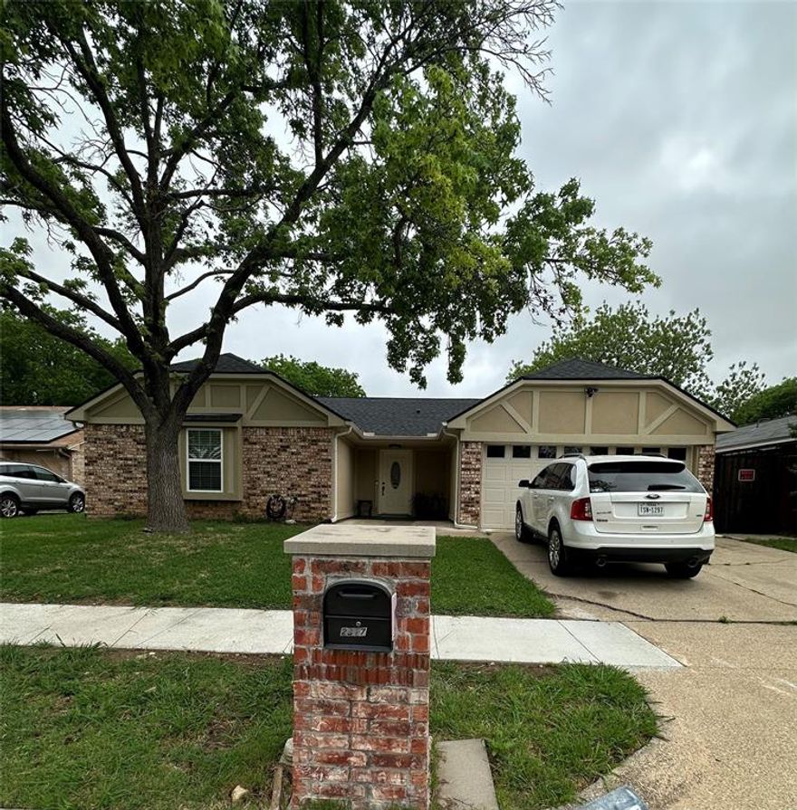 Come and see this beautiful three-bedroom, two-bathroom home. This property is perfect for entertaining, featuring a spacious covered patio equipped with ceiling fans and decorative lighting, making it an ideal space for family and friend to enjoy
the home has been meticulously maintained to offer peace of mind to its new owners. Key upgrades include a roof with insulated plywood and the installation of new gutters and a buried water drainage system in May 2024. Additionally, durable stucco wall, and fresh paint in the interior.
Agents, please bring your clients to view this exceptional property and help them make this house their new home. I look forward to coordinating a showing with you soon.

ALL INFORMATION WITHIN CONSIDERED RELIABLE AND TRUE BUT NOT GUARANTEED. BUYER AND BUYER'S AGENT TO VERIFY ALL INFORMATION