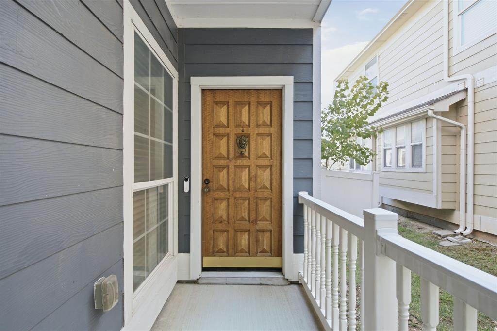 909 Charleston Lane