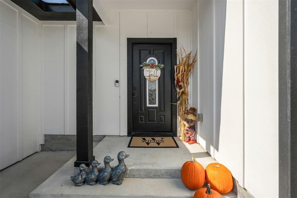 3228 Lakeside Drive