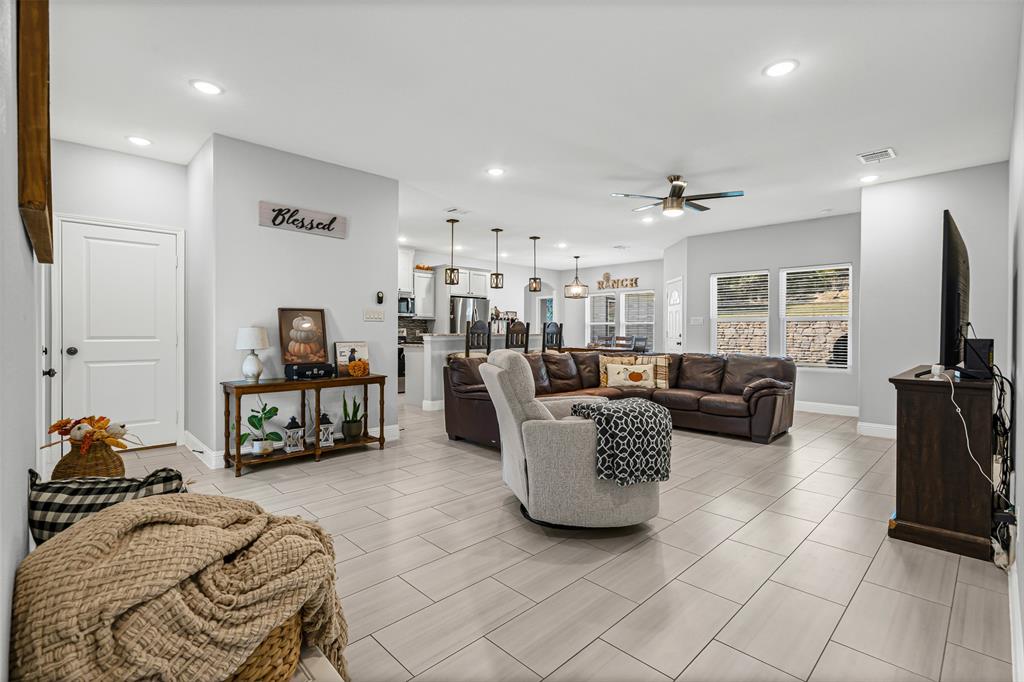 3228 Lakeside Drive