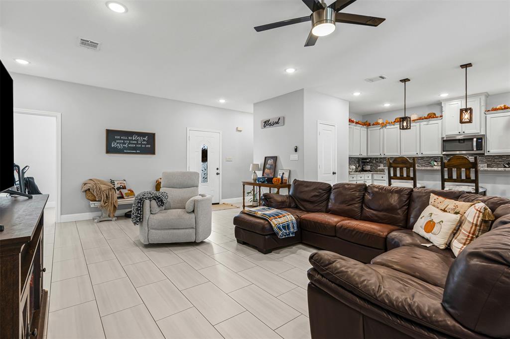 3228 Lakeside Drive