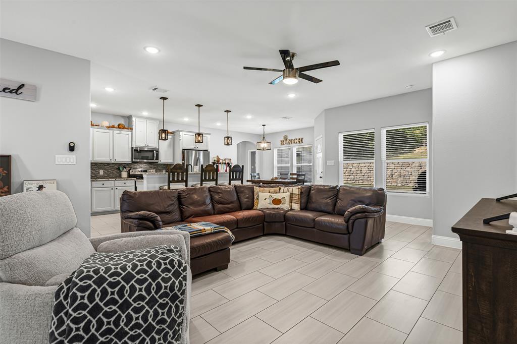 3228 Lakeside Drive
