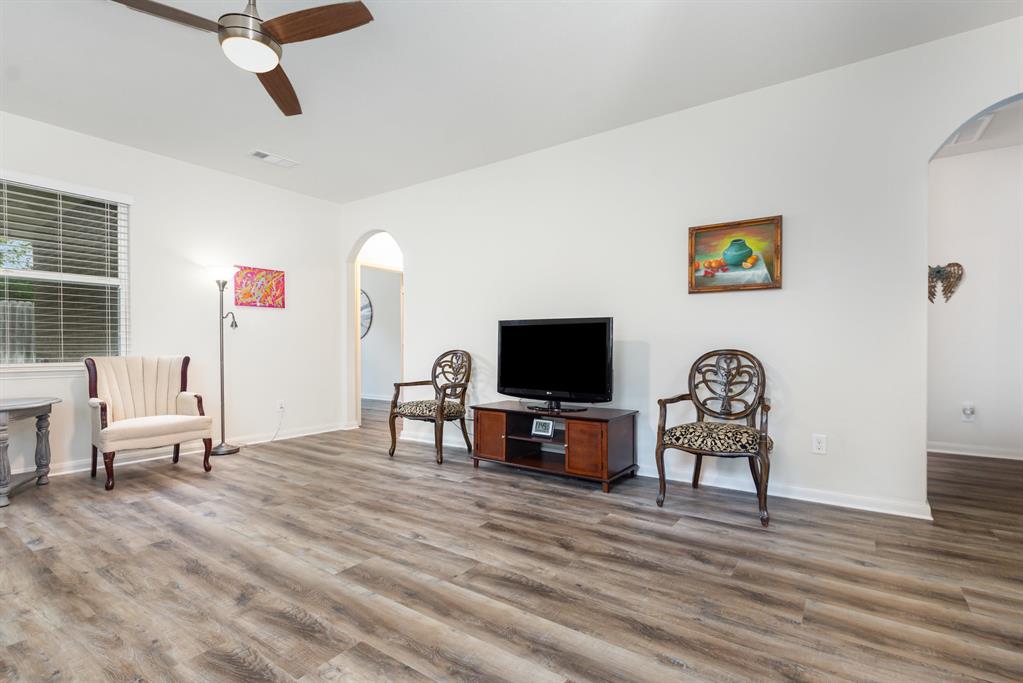 1906 Pilot Point Way