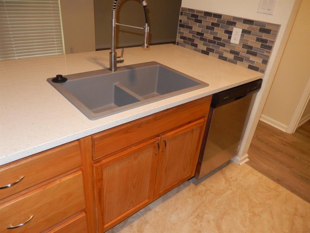 Woods On Park Lane Condos - Residential Lease