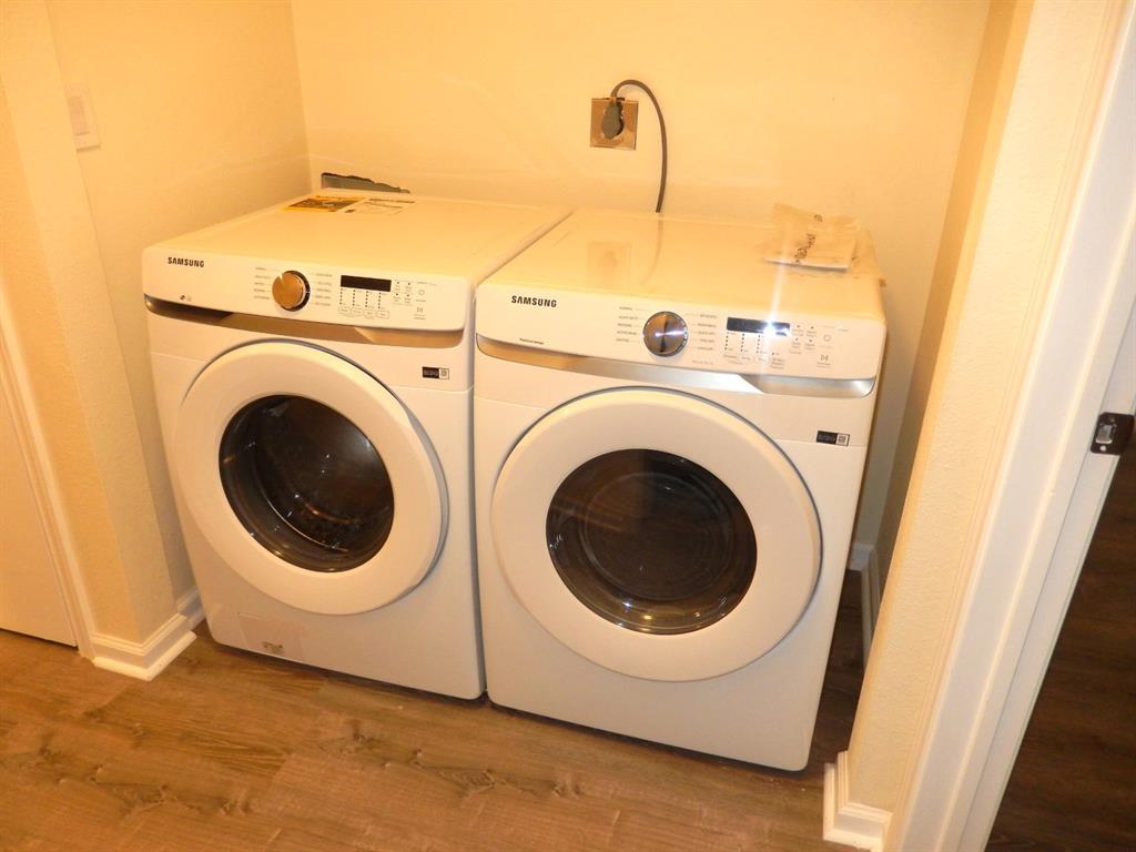 Woods On Park Lane Condos - Residential Lease