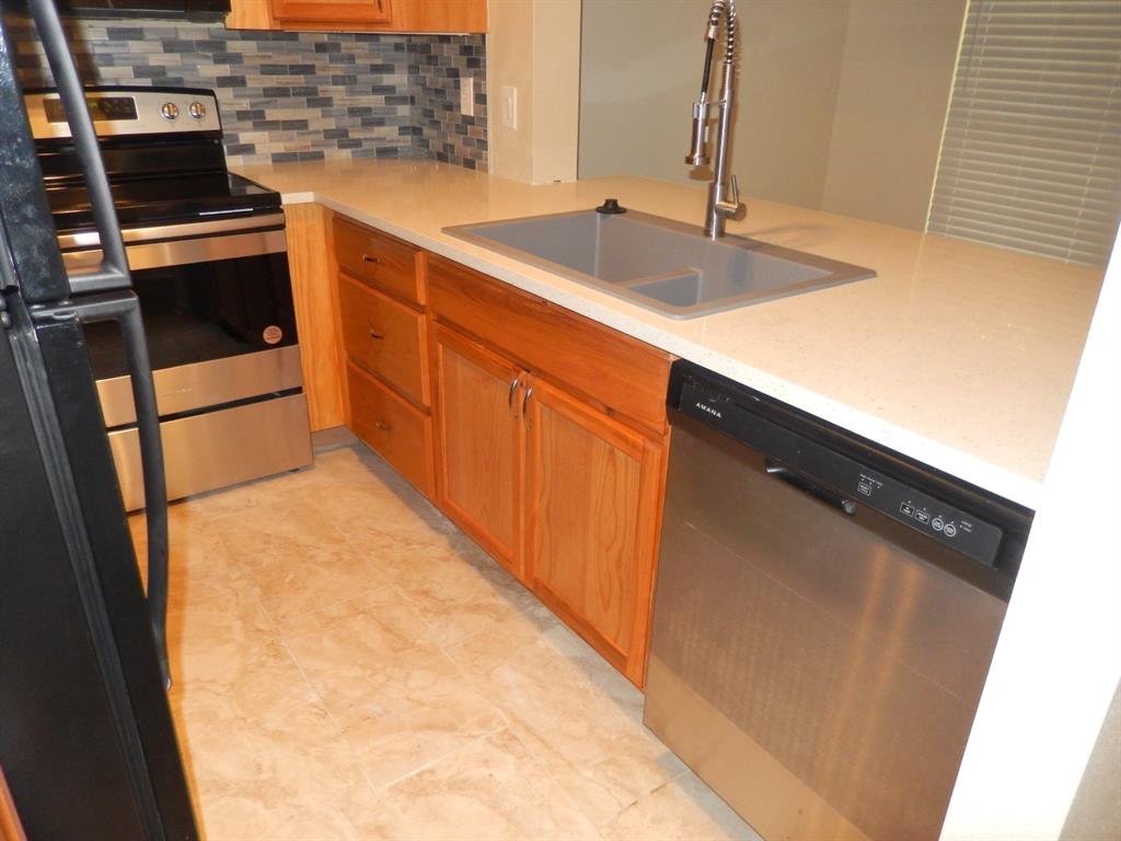 Woods On Park Lane Condos - Residential Lease