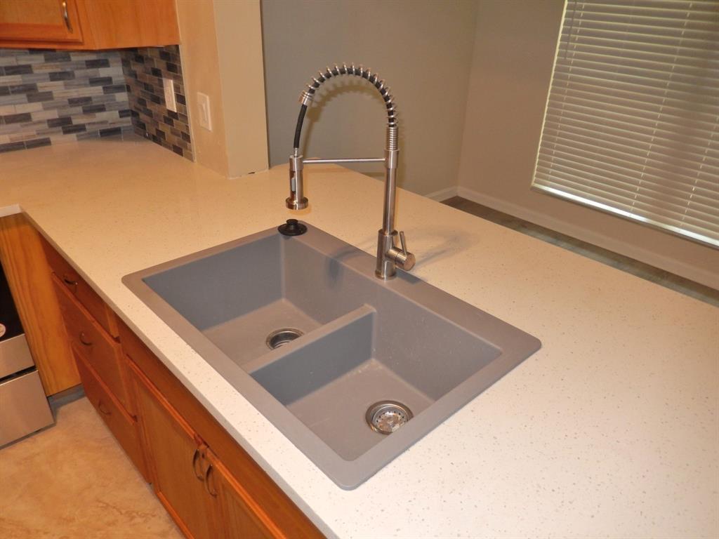 Woods On Park Lane Condos - Residential Lease