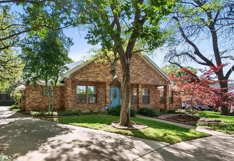 1812 Rollingwood Court Bedford TX 76021