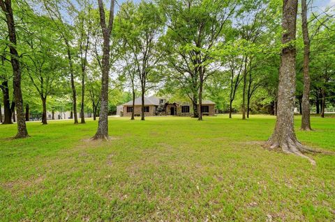 Photo of 2211 Canyon Lake Road, Wills Point, TX 75169 (MLS # 21225020)