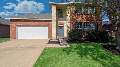Photo of 523 Zachum Drive, Arlington, TX 76002 (MLS # 21212040)