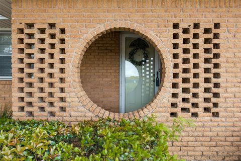 635 Classen Drive Dallas TX 75218