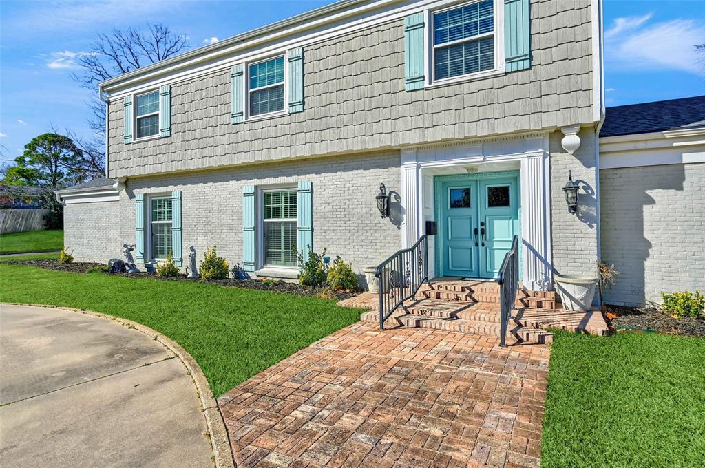 1016 Crestview Drive