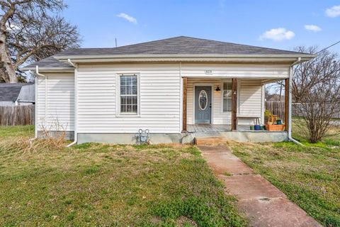 Photo of 503 N Pearl Street, Trenton, TX 75490 (MLS # 21186861)