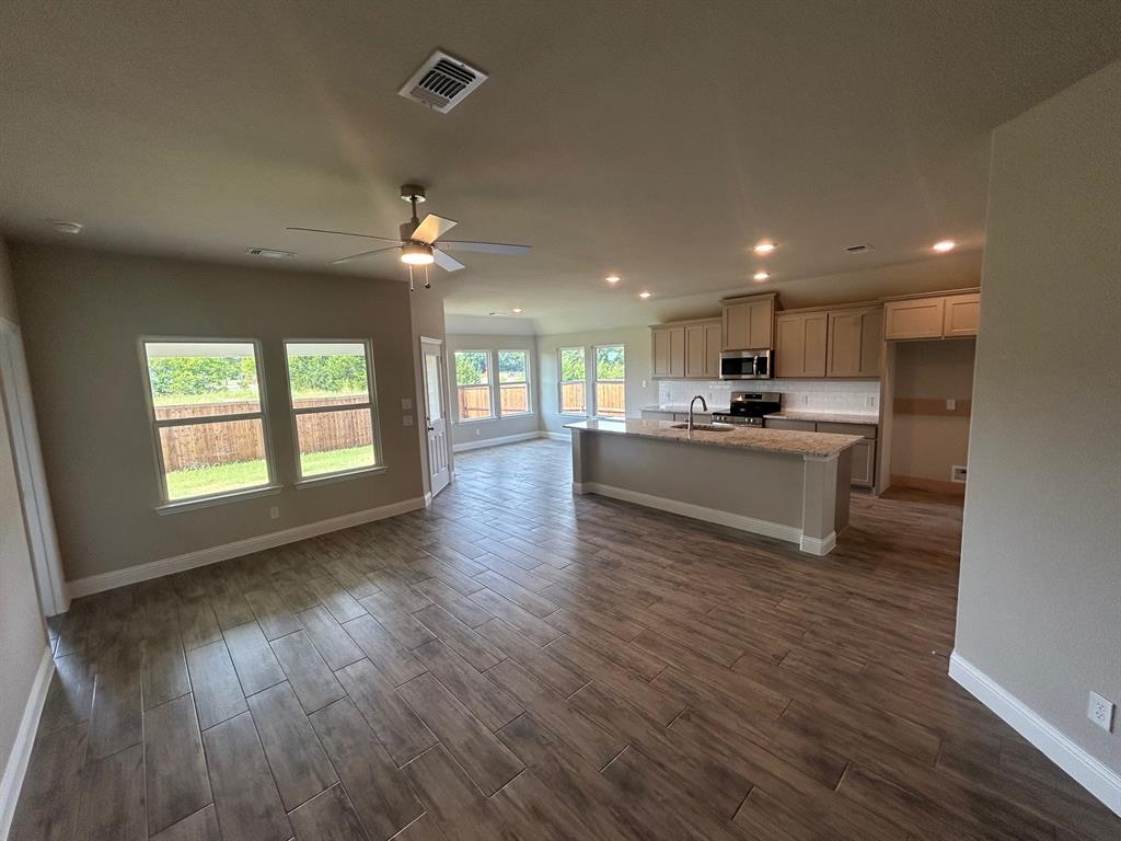 Trenton, Texas 75490, United States, 3 Bedrooms Bedrooms, ,2 BathroomsBathrooms,Residential,Active,38279