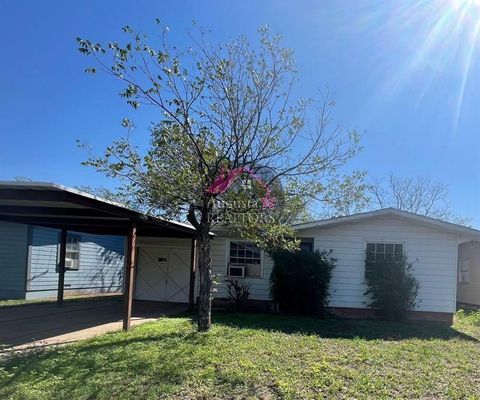 Photo of 1625 N Mockingbird Lane, Abilene, TX 79603 (MLS # 21136545)