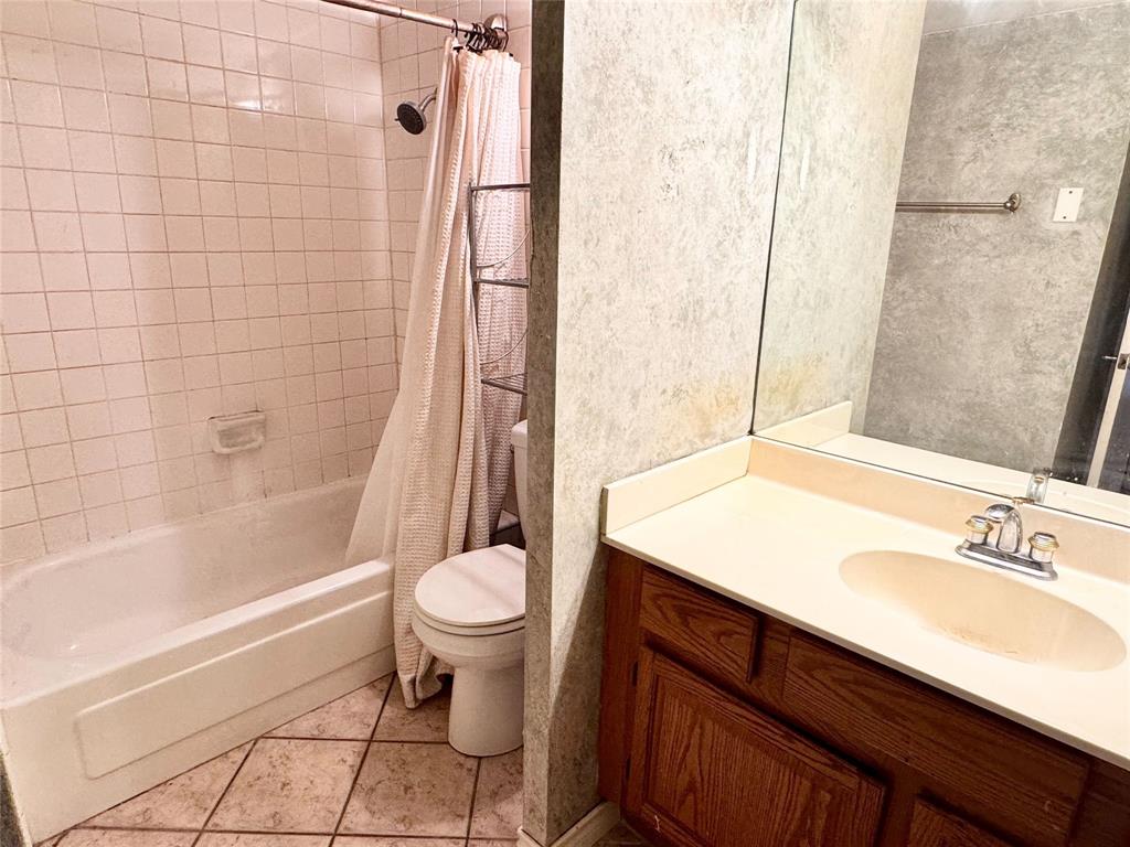 RIVER OAKS CONDOS - Residential