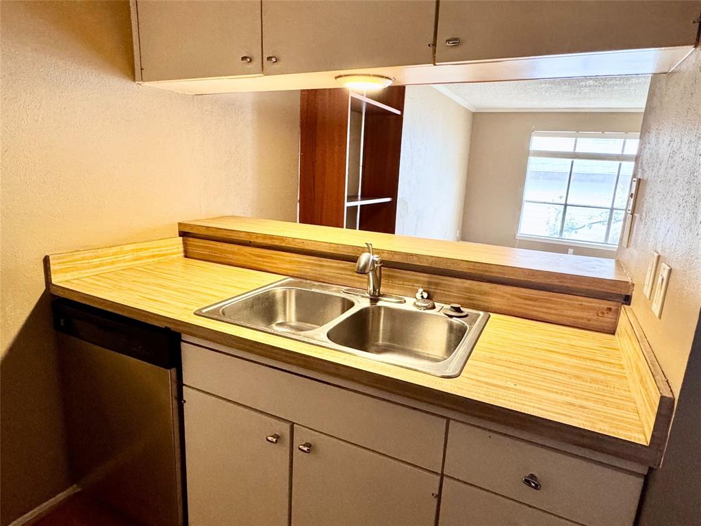 RIVER OAKS CONDOS - Residential