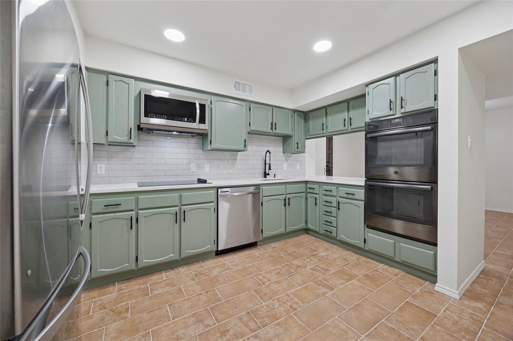 712 Oakwood Trail