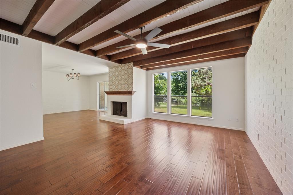 712 Oakwood Trail