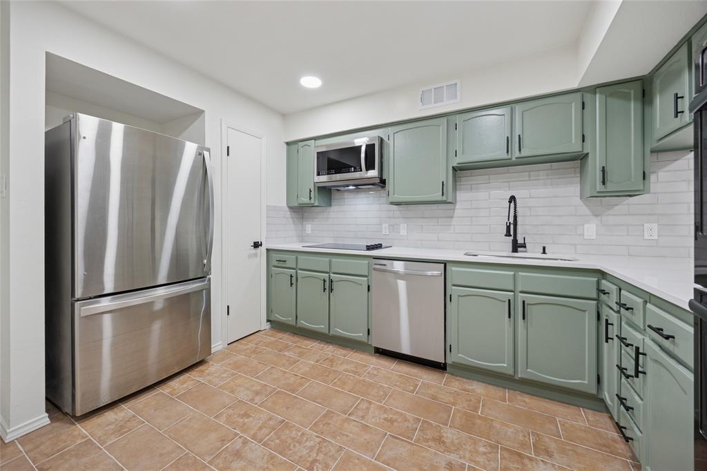 712 Oakwood Trail
