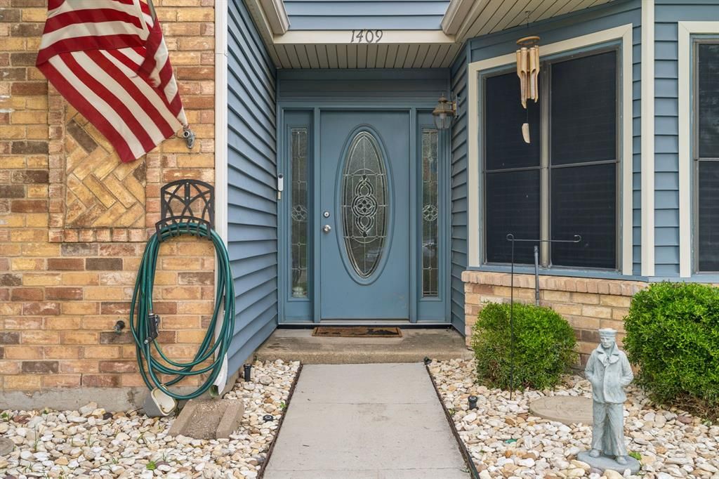 Photo of 1409 High Plains Drive, Mesquite, TX 75149 (MLS # 21239328)